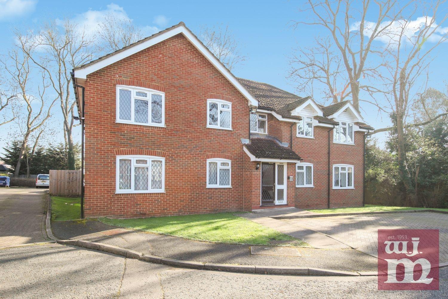 2 bed property in Whisperwood Close, Harrow